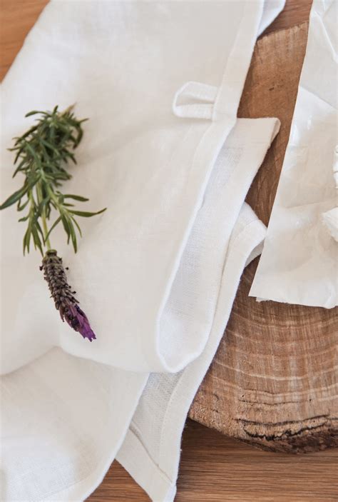 How Linen Tea Towels Can Add a Touch of Luxury to Your Kitchen